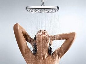 Coa axuda da ducha, pode realizar unha masaxe que aumenta o tamaño do peito